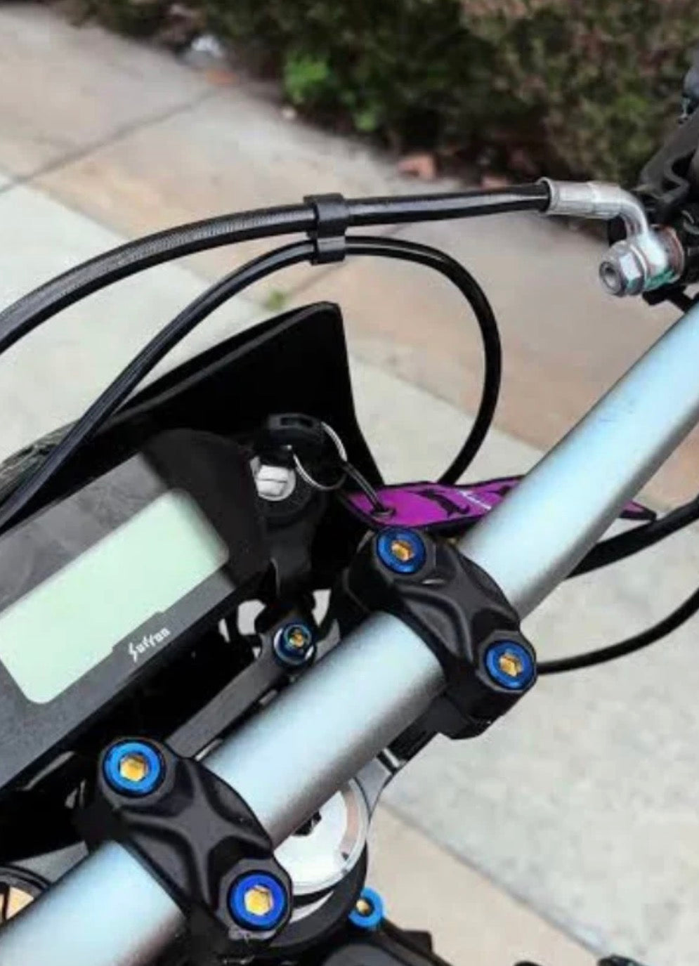 Ultra Bee Bar Mount